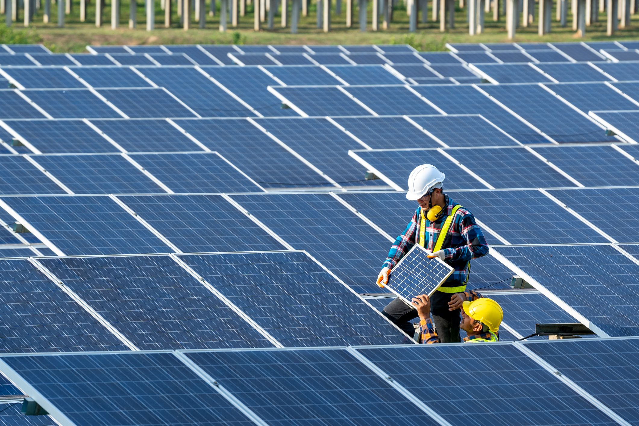 You are currently viewing How Companies Can Turn To Solar Power Tech